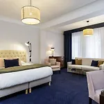 Le Manoir Paris