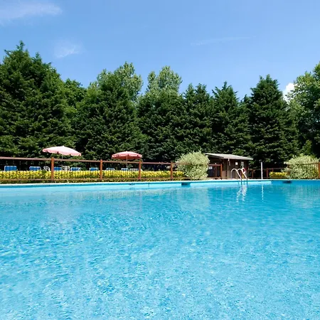 Le Manoir Paris 4*