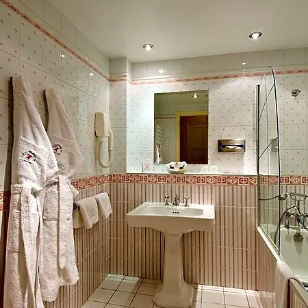 Le Manoir Paris