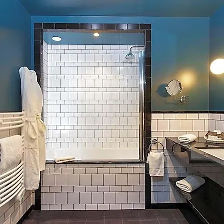 Hotel Le Manoir Paris