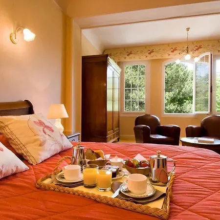 Le Manoir Paris 4*