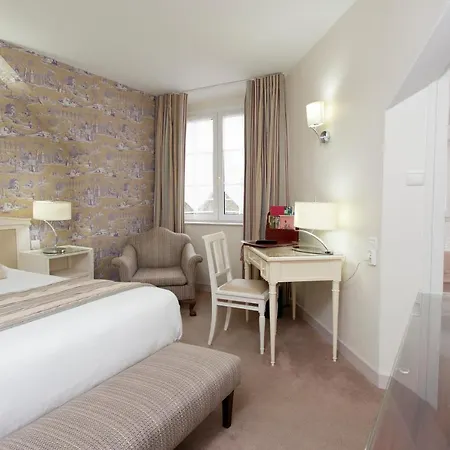 Le Manoir Paris 4*