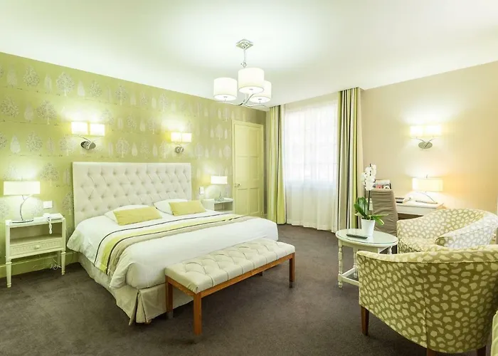 Le Manoir Paris Hotel